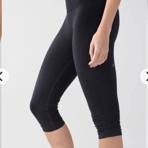 Lululemon Capri Leggings In The Flow Black Coal Cinched Leg Detail Womens size 6 - Picture 11 of 11